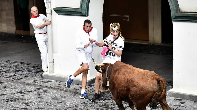 Último encierro mañanero de las fiestas de Estella de 2018. MIGUEL OSÉS (11)