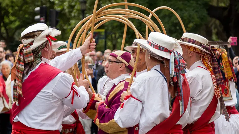 Baile de los Dantzantes de San Lorenzo en el día de su santo patrón (12). IÑIGO ALZUGARAY
