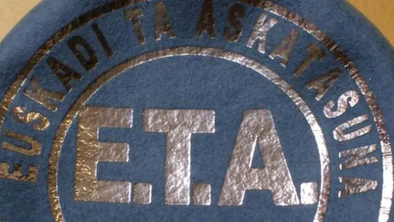 Una web japonesa vende boinas y artículos con el sello de ETA a un precio de 80 euros