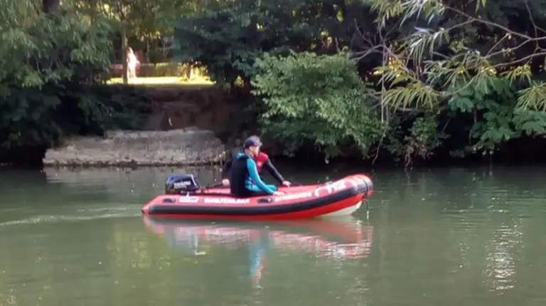 Búsqueda de una mujer en el Arga (2) BOMBEROS DE NAVARRA