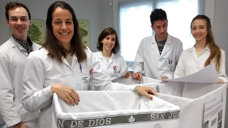 M&eacute;dicos del Hospital San Juan de Dios recolectan alimentos. EUROPA PRESS