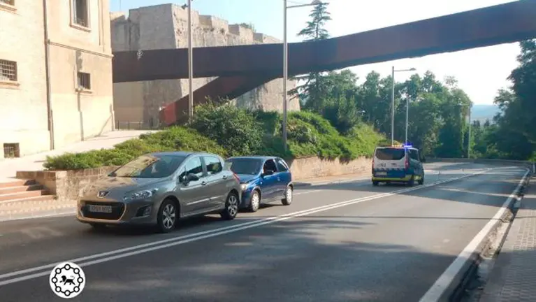 Accidente en la cuesta del Labrit de Pamplona POLICÍA MUNICIPAL