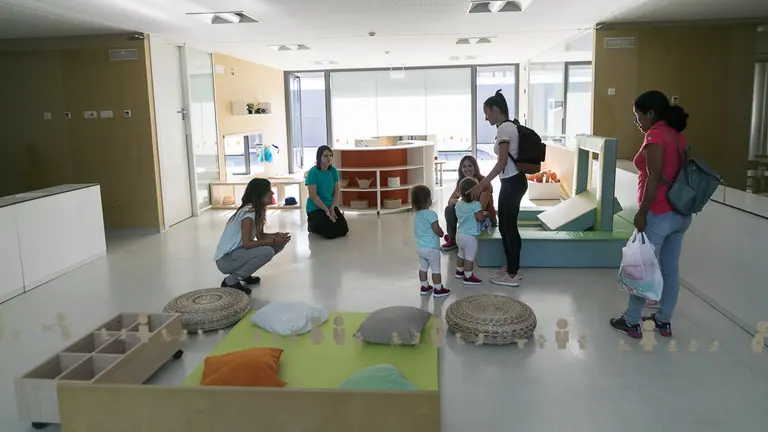 Inicio del curso 2018-2019 en Hello Buztintxuri, una de las Escuelas Infantiles Municipales de Pamplona (15). IÑIGO ALZUGARAY