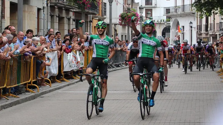 Sureda y Cañellas entran primeros en la meta. Caja Rural.
