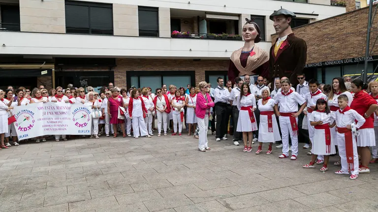 La Comisión de Igualdad del Ayuntamiento de Burlada realiza el homenaje a las víctimas de 2018 de agresiones machistas (18). IÑIGO ALZUGARAY