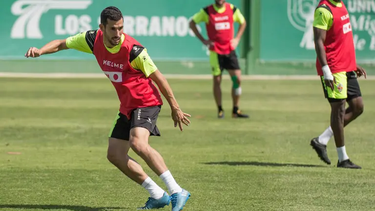 Tekio, defensa del Elche, el próximo rival de Osasuna. ELCHE C.F.