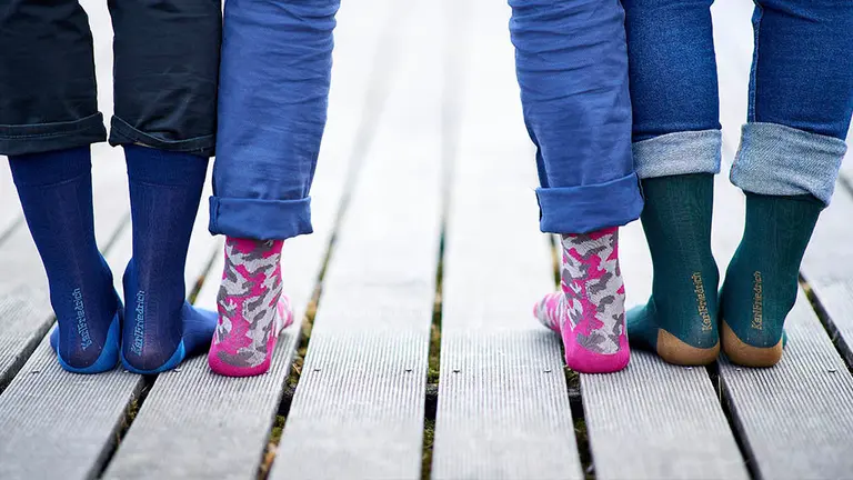 Algunos ejemplares de los calcetines que oferta Karl Friedrich, la nueva marca de moda masculina creada por tres jóvenes navarros CEDIDA