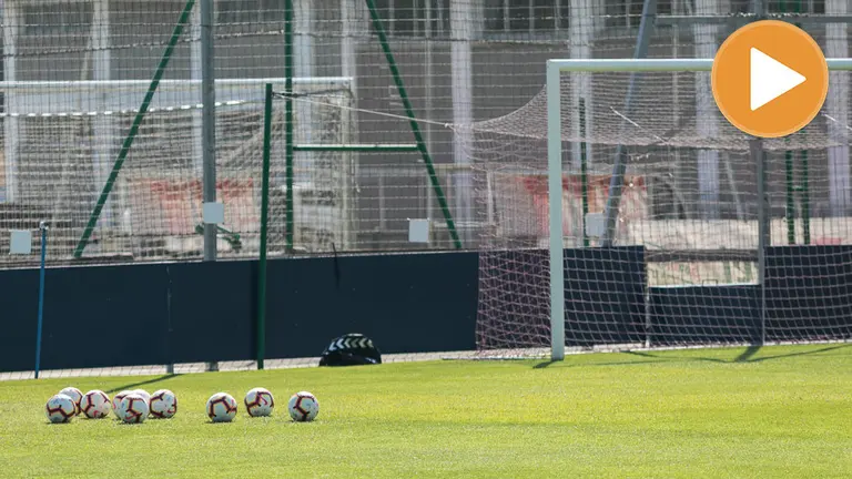 Balones durante un entrenamiento de Osasuna en Tajonar ARCHIVO Player