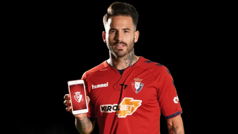 El nuevo fichaje de Osasuna Rubén García presenta la nueva aplicación para móviles y tablets que ha lanzado el club WEB OSASUNA