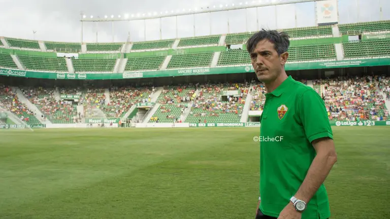 El entrenador del Elche Pacheta en su estadio WEB ELCHE