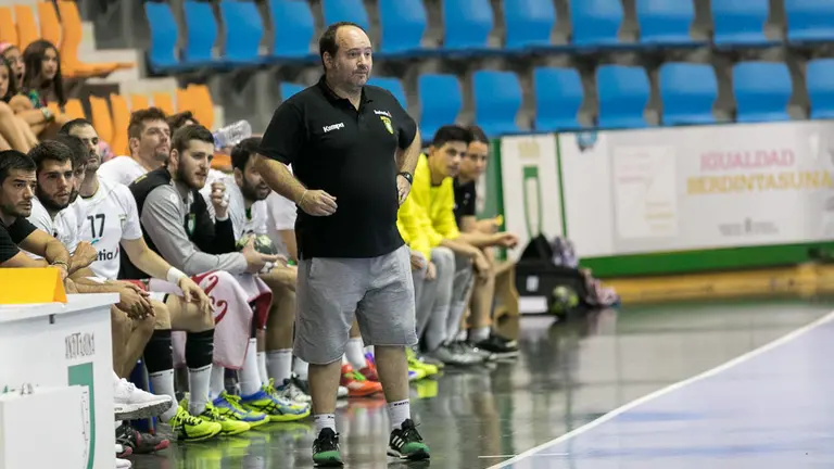 Iñaki Ániz. Partido amistoso de balonmano de pretemporada entre Helvetia Anaitasuna y el equipo francés Billère (29). IÑIGO ALZUGARAY