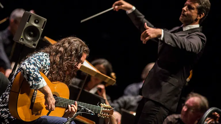 Tomatito da un concierto junto a la Orquesta Sinfónica de Navarra en el Baluarte durante el Festival Flamenco On Fire. JAVIER FERGÓ / FLAMENCO ON FIRE