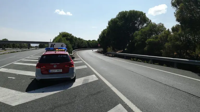 Un vehículo de la Policía Foral en una autopista POLICÍA FORAL