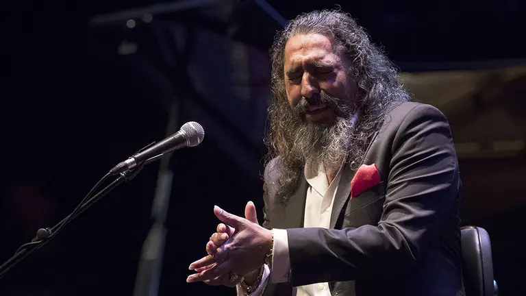 GRAF809. PAMPLONA (NAVARRA), 26/08/2018.- El cantaor Diego "El Cigala" durante su actuación hoy en Pamplona en el espectáculo "Tres guitarras y una voz", dentro del ciclo de grandes conciertos del festival "Flamenco on Fire 2018" que se celebra estos días en la capital navarra. EFE/Villar López.