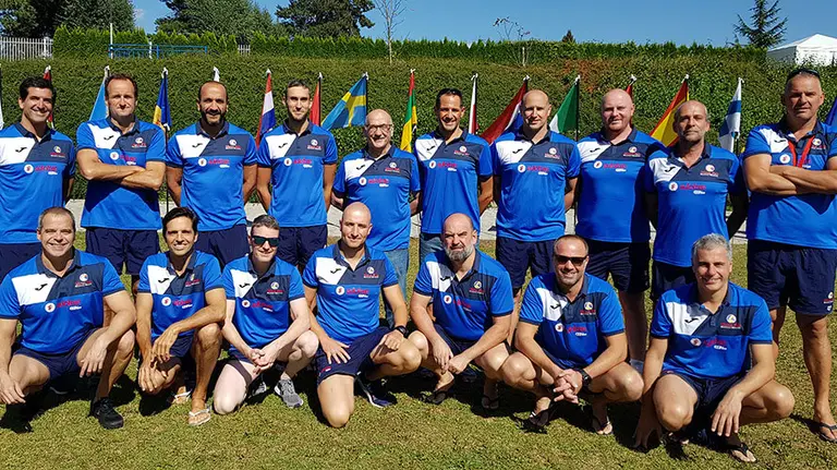 Equipo del Larraina en el Europeo de veteranos. Cedida.