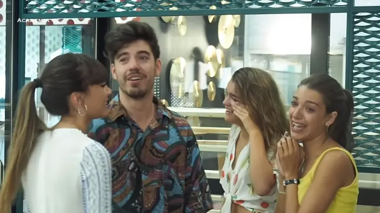 Momento emotivo de Ana Guerra Aitana Roi y Amaia al visitar de nuevo la academia de Operación Triunfo 2