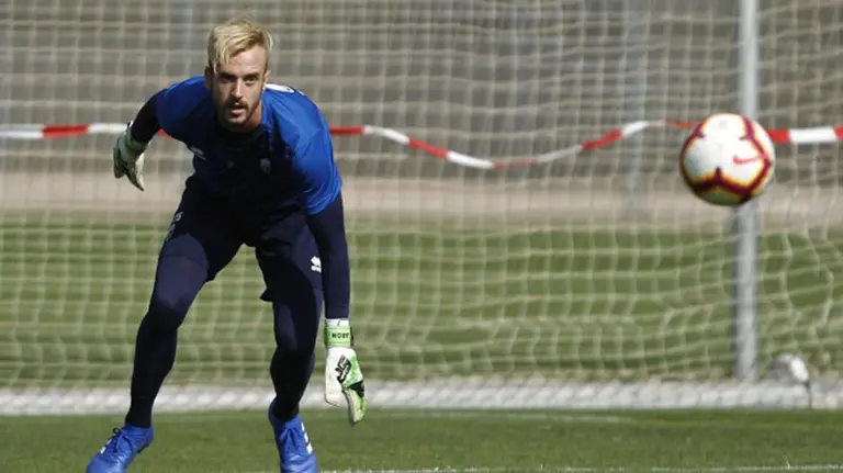 El meta Aaron ya se entrena con el equipo nazarí. Foto Granada CF.