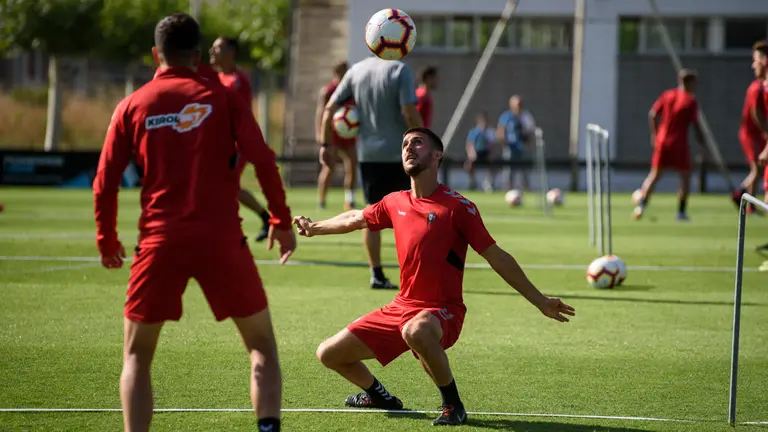 Entrenamiento de Osasuna en las instalaciones de Tajonar a dos días del partido contra el Granada. MIGUEL OSÉS_2