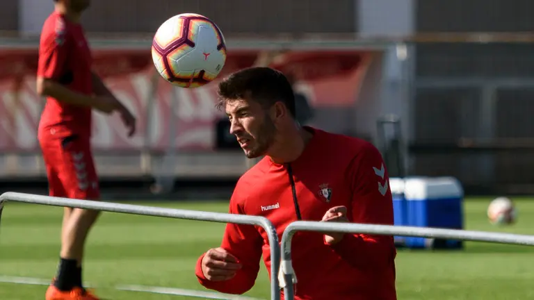 David García. Entrenamiento de Osasuna en las instalaciones de Tajonar a dos días del partido contra el Granada. MIGUEL OSÉS_4