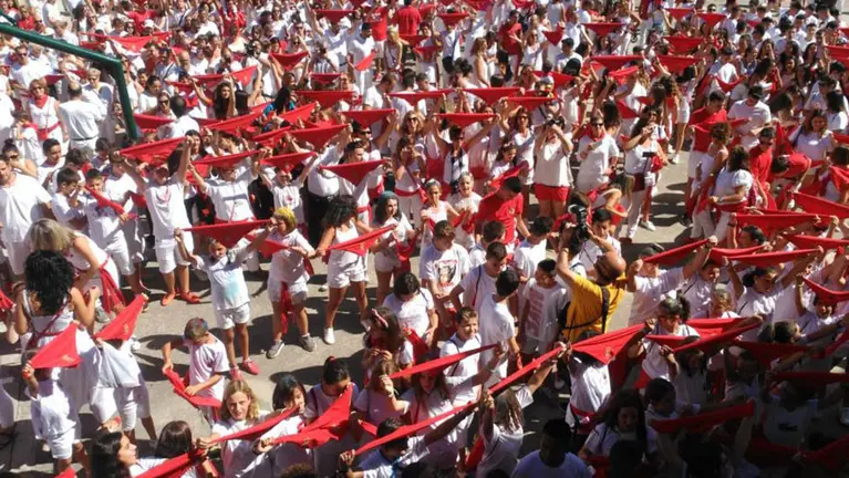 Eva Osés, concejala de UPN, ha sido la encargada de lanzar el Chupinazo que ha dado comienzo a las fiestas de Milagro 2