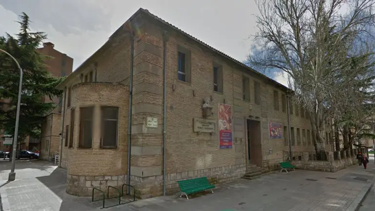 Imagen del antiguo conservatorio Pablo Sarasatre, en la calle Aoiz, donde se plantea ubicar la Casa de las Mujeres ARCHIVO