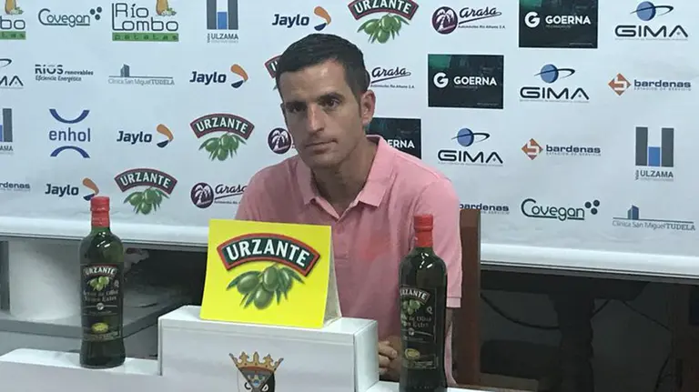 Íñigo Valencia en rueda de prensa. Twitter CD Tudelano.