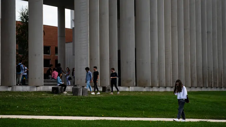 Los estudiantes navarros vuelven a las clases en el comienozo del curso académico. MIGUEL OSÉS_12