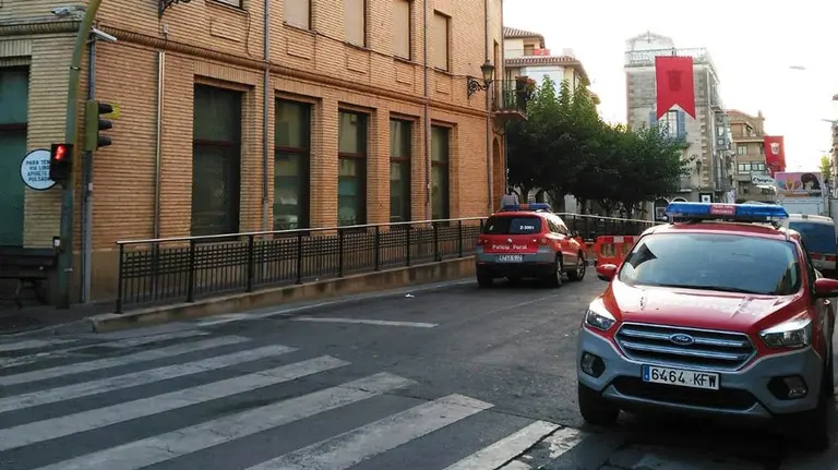Dos coches patrulla de la Policía Foral en la cobertura de seguridad desplegada en las fiestas de Peralta POLICÍA FORAL