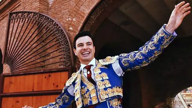 Toñete abre la puerta grande de Valladolid tras cortar tres orejas. FOTO TOROSVALLADOLID