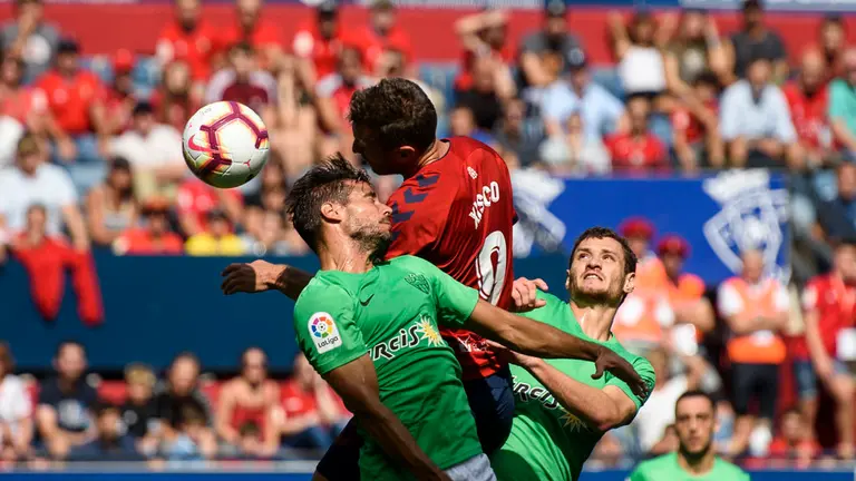 Partido de la cuarta jornada entre el Osasuna y el Almería. MIGUEL OSÉS_10