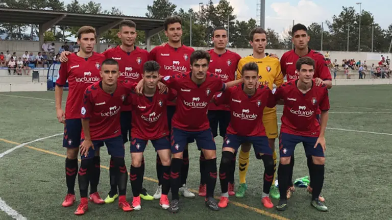 Equipo de Osasuna B en El Pinar ante el Ardoi. CA Osasuna.