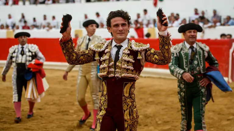 Última corrida de la Feria del Peralta con novillos de Fernando Peña para Alejandro Conquero, Toñete y El Galo. MIGUEL OSÉS_17