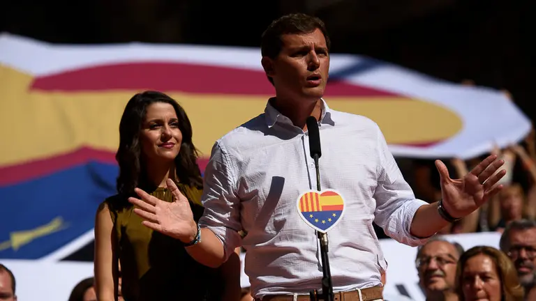 Albert Rivera e Inés Arrimadas en un discurso durante la Diada 2018. PABLO LASAOSA (15)