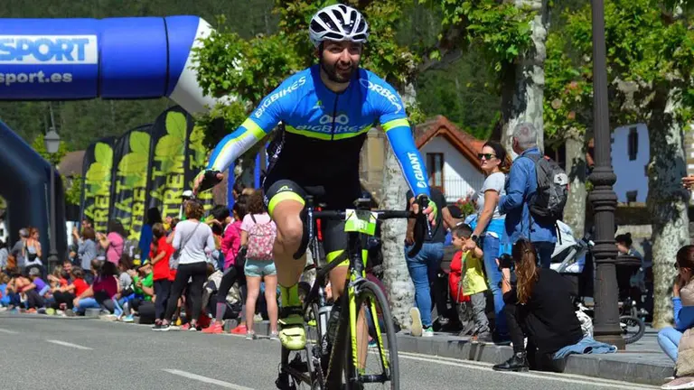 El médico del CHN Blai Signes Fort, durante una prueba deportiva CEDIDA
