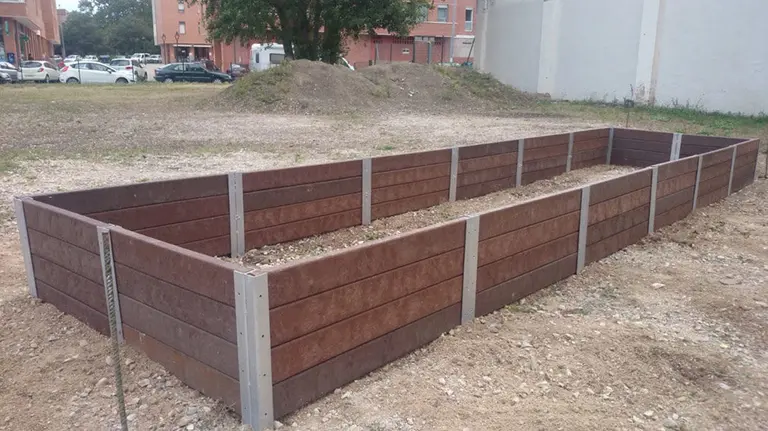 Imagen de la construcción del huerto urbano de la Chantrea AYUNTAMIENTO DE PAMPLONA