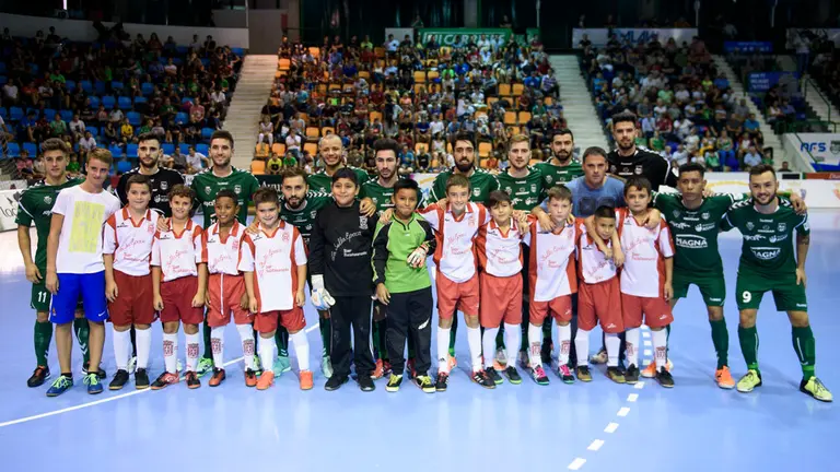 Primera jornada de Liga de Futbol sala entre el Xota y el Peñiscola. MIGUEL OSÉS_1
