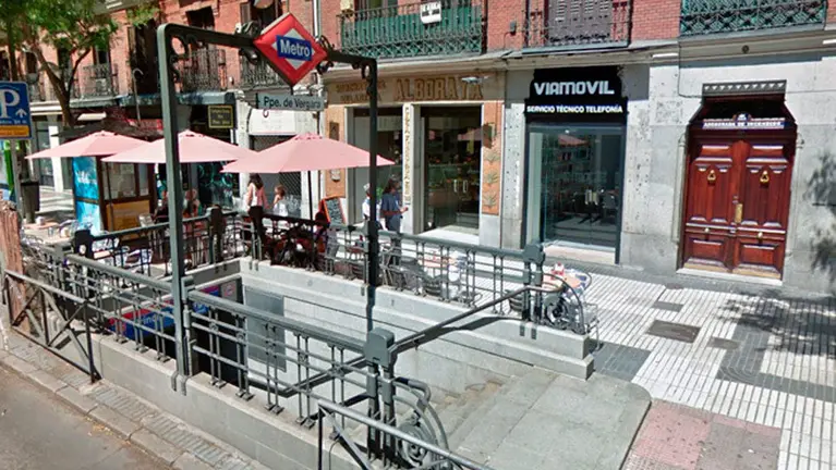 Entrada del metro de la estación Príncipe de Vergara. ARCHIVO