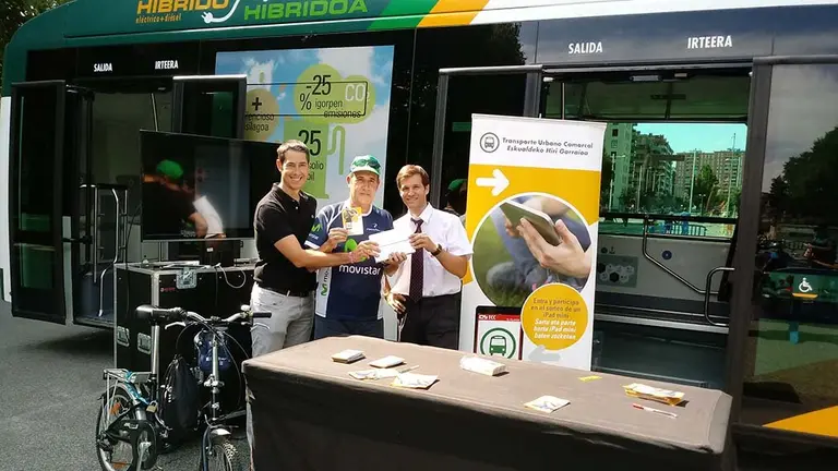 De izquierda a derecha, Carlos Elizalde, Ismael Ahechu García e Iker Mendioroz