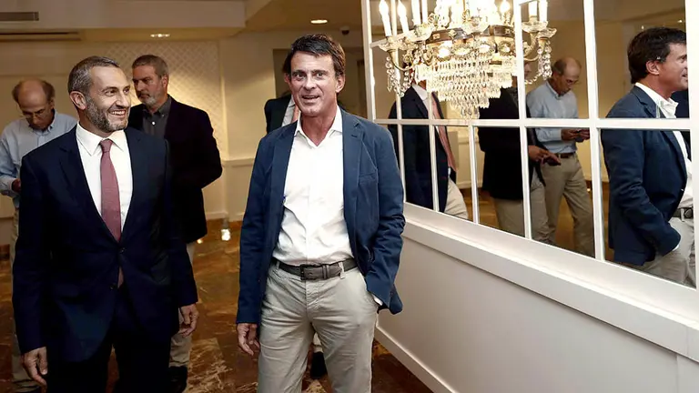 GRAF5940. PAMPLONA, 18/09/2018.- El exprimer ministro de Francia, Manuel Valls, antes de pronunciar una conferencia sobre "Nacionalismos y populismos en la Europa del siglo XXI", organizada por Sociedad Civil Navarra, hoy en Pamplona. EFE/Jesús Diges