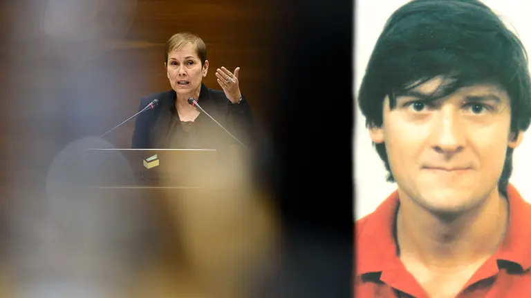 Imagen de archivo de una intervención de Uxue Barkos en el Parlamento foral, junto a una fotografía retrato del etarra Mikel Castillo NAVARRACOM