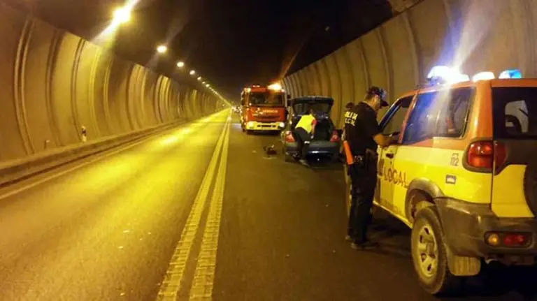 Imagen de archivo de una atención por un corte de tráfico en un túnel Foto TWITTER