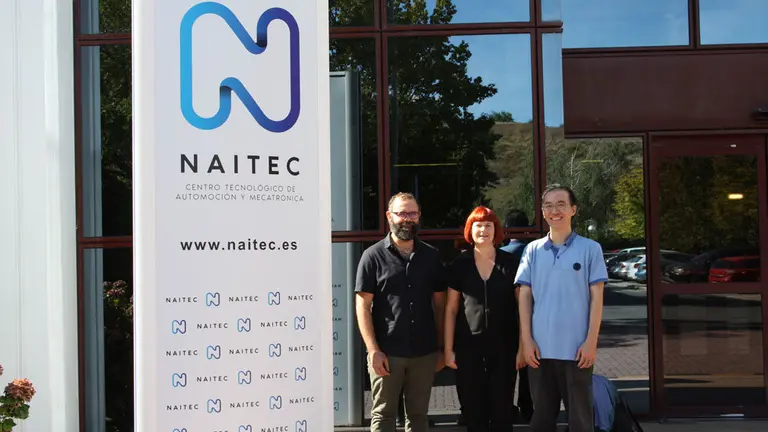 El representante de Corea del Sur visita las instalaciones de NAITEC. CEDIDA