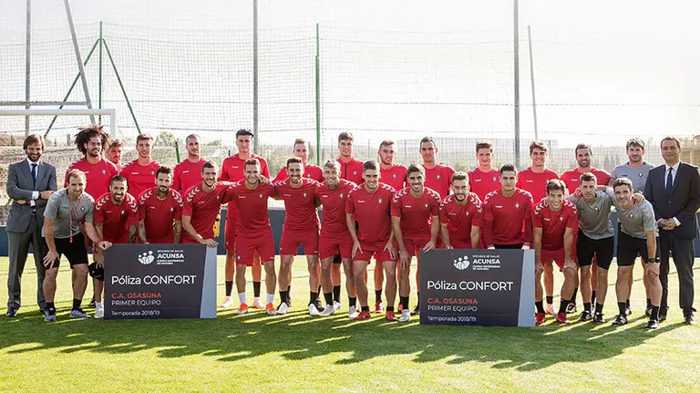 Osasuna recibe las pólizas de Acunsa en Tajonar