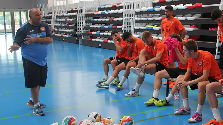 Este domingo se dispita el partido entre Naturpellet Segovia y el Aspil-Vidal Ribera Navarra FS en la imagen, entrenamiento del equipo ribero para preparar el partido Foto RIBERA NAVARA
