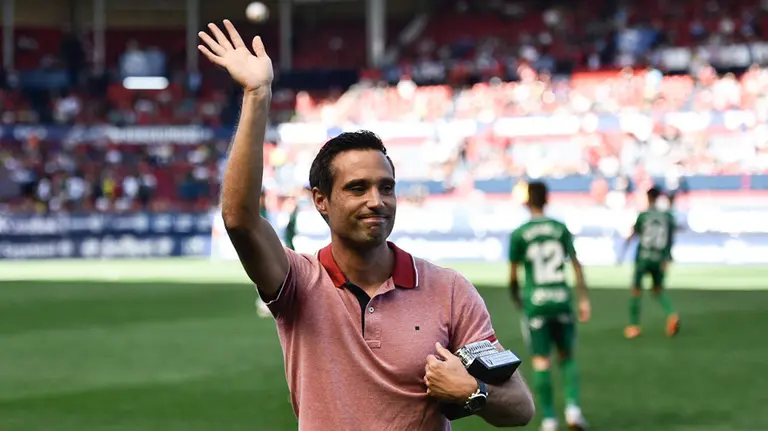 Osasuna brinda un homenaje a Javier Flaño en el estadio de El Sadar MIGUEL OSÉS