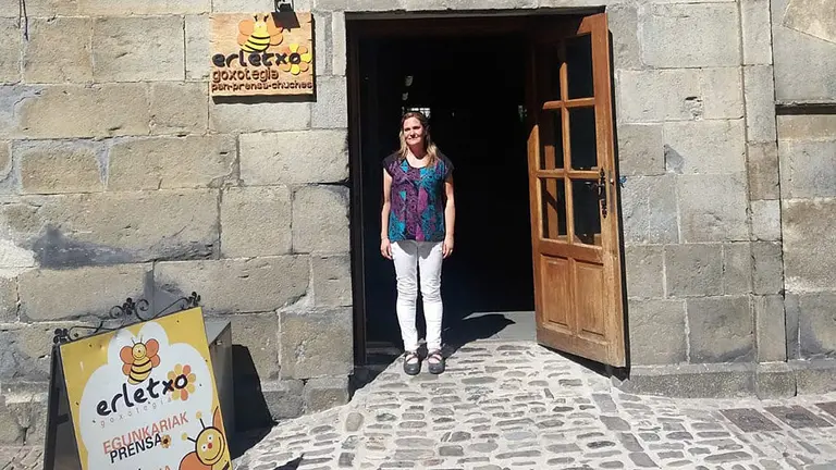 Propietaria de la tienda Erletxo, en Ochagavía, que ha participado en el programa Modelo de negocio Comercio rural Foto GOBIERNO DE NAVARRA