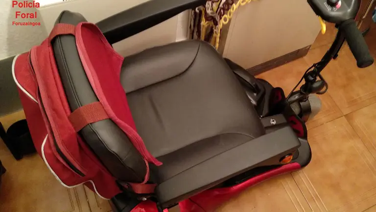 La silla que el empleado vendió por 1.300 euros de forma irregular. POLICÍA FORAL