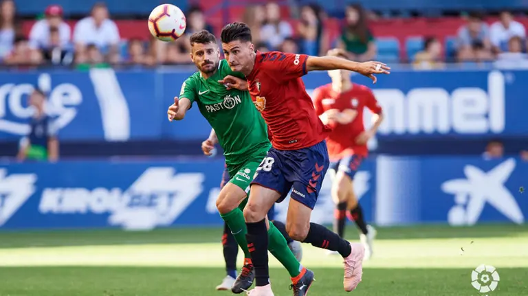 Luis Perea en el partido Osasuna - Sporting (1-0). La Liga.