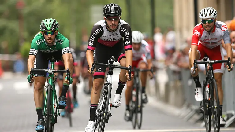 Kiko Galván con el maillot del equipo navarro Lizarte.