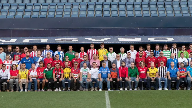 Clubes navarros posando en El Sadar. CA Osasuna.